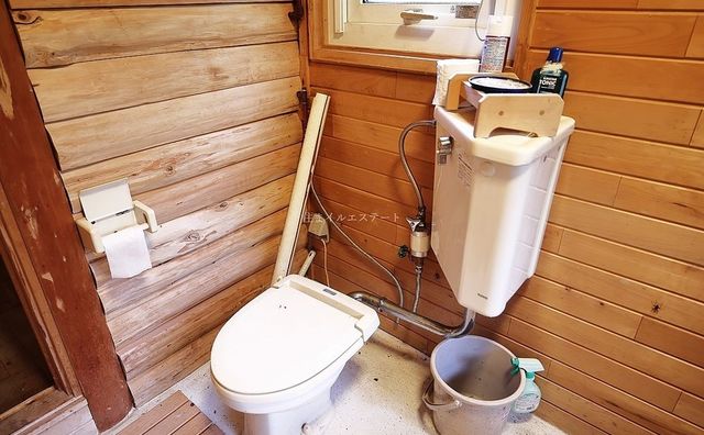 トイレにウォシュレット機能は付いておりません