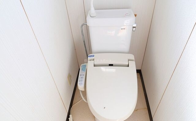 トイレは簡易水洗です
