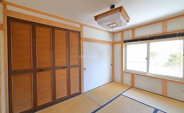 こちらの和室は収納が大きく確保されています