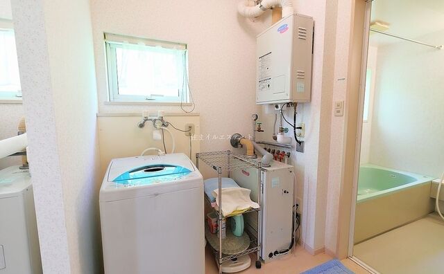 洗濯機スペース周りにボイラーも配置されています