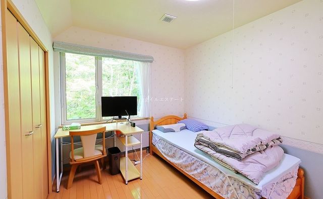 朝日が差し込むのが苦手な方は北側の洋室を寝室にどうぞ