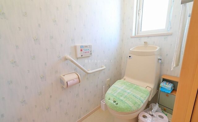 1階トイレには窓もあります