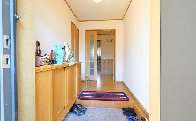 玄関でお客様をお出迎え