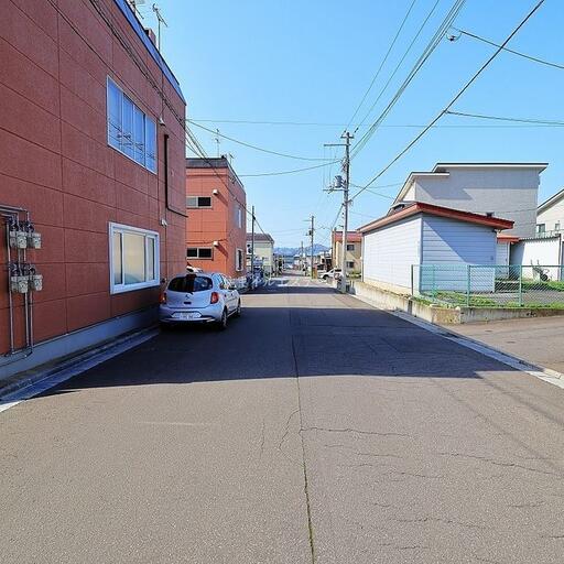 前面道路は幅員8.0mとゆったり