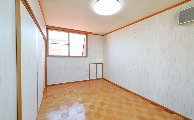 2階洋室(7.5)は大きな収納があります