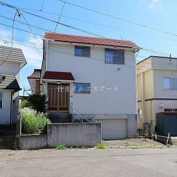 函館市昭和3丁目|広いビルトインガレージ兼物置のある家 荷物が多いあなたにおススメしたい収納力バツグンの広い地下物置