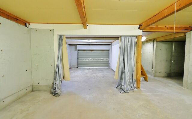 車高制限はありますが乗用車1台を駐車可能です
